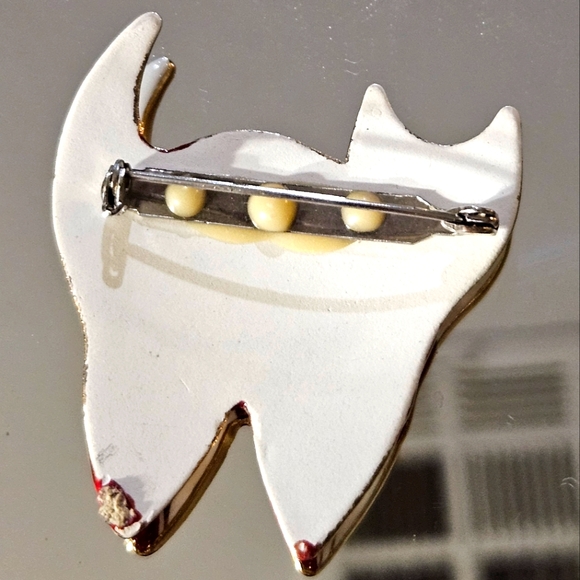 Vintage Red and White Striped Cat Brooch - Picture 4 of 5